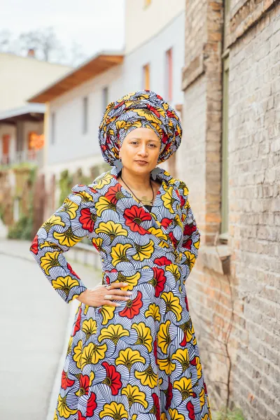 Hoodie-Wickelkleid mit Blüten